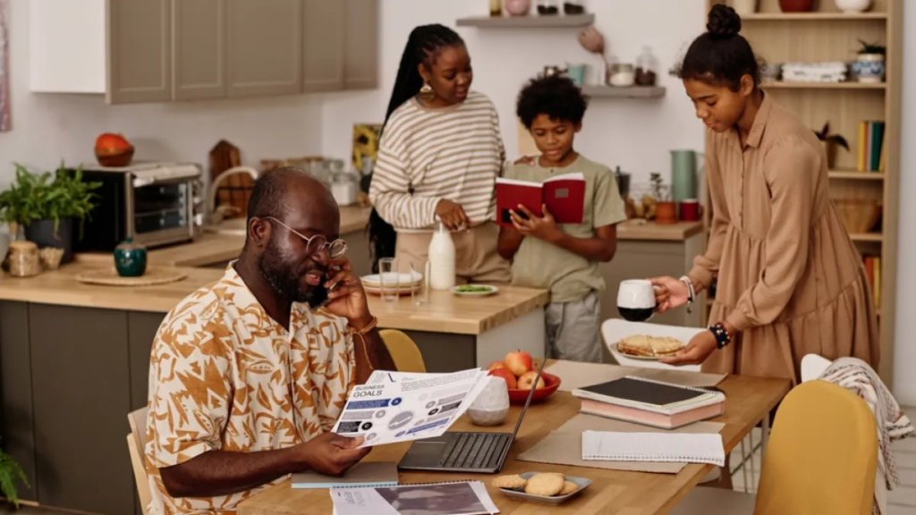 Smart household habits for an organized home, including simple cleaning, decluttering, time-saving routines, and daily efficiency.